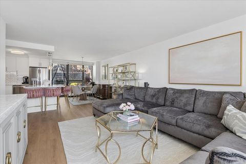 Tiny photo for 3930 N Pine Grove Avenue #816, Chicago, IL 60613 (MLS # 12611075)