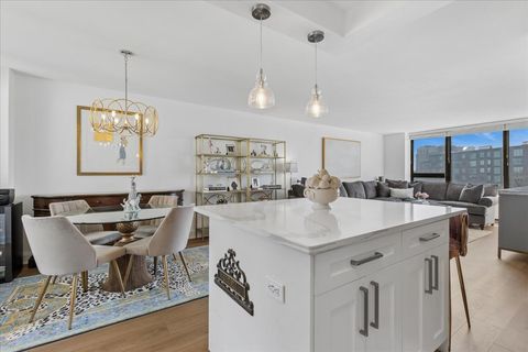 Tiny photo for 3930 N Pine Grove Avenue #816, Chicago, IL 60613 (MLS # 12611075)