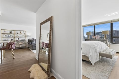 Tiny photo for 3930 N Pine Grove Avenue #816, Chicago, IL 60613 (MLS # 12611075)