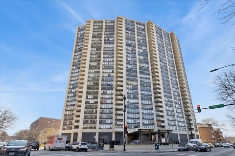 Photo of 3930 N Pine Grove Avenue #816, Chicago, IL 60613 (MLS # 12611075)