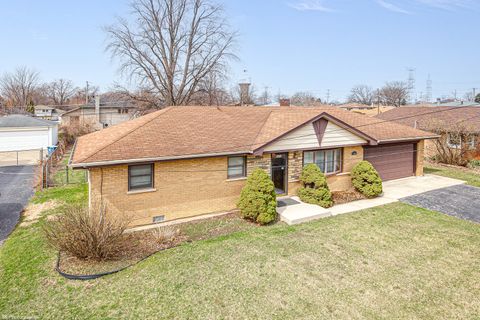 Tiny photo for 8420 S New England Avenue, Burbank, IL 60459 (MLS # 12600596)