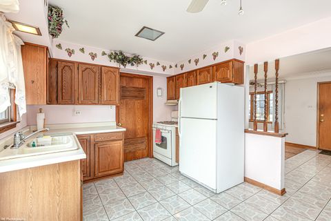 Tiny photo for 8420 S New England Avenue, Burbank, IL 60459 (MLS # 12600596)