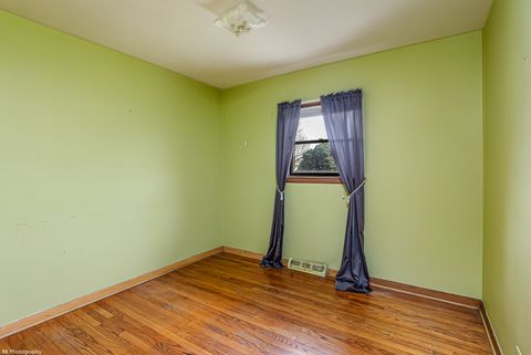 Tiny photo for 8420 S New England Avenue, Burbank, IL 60459 (MLS # 12600596)