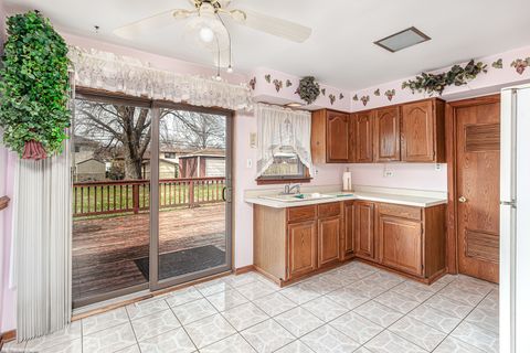 Tiny photo for 8420 S New England Avenue, Burbank, IL 60459 (MLS # 12600596)