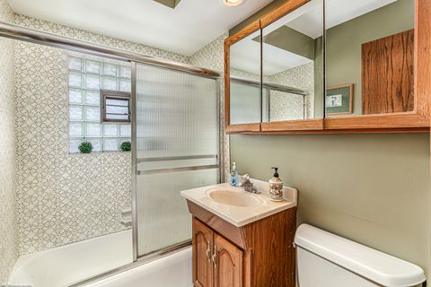 Tiny photo for 8420 S New England Avenue, Burbank, IL 60459 (MLS # 12600596)