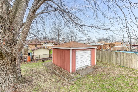 Tiny photo for 8420 S New England Avenue, Burbank, IL 60459 (MLS # 12600596)
