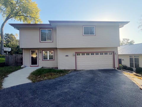 Photo of 139 Wildwood Road, Algonquin, IL 60102 (MLS # 12780396)