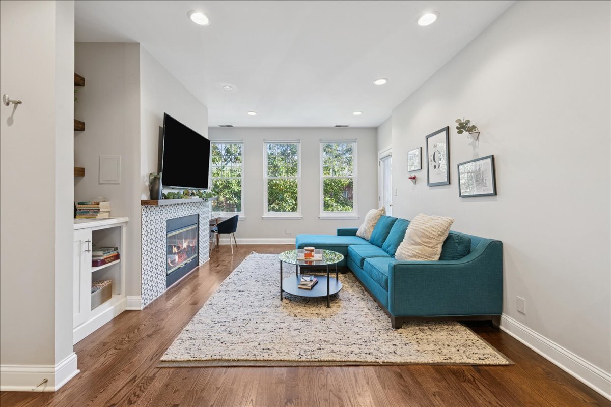 300 W Scott Street 403