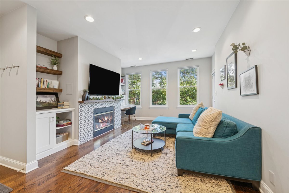 300 W Scott Street 403