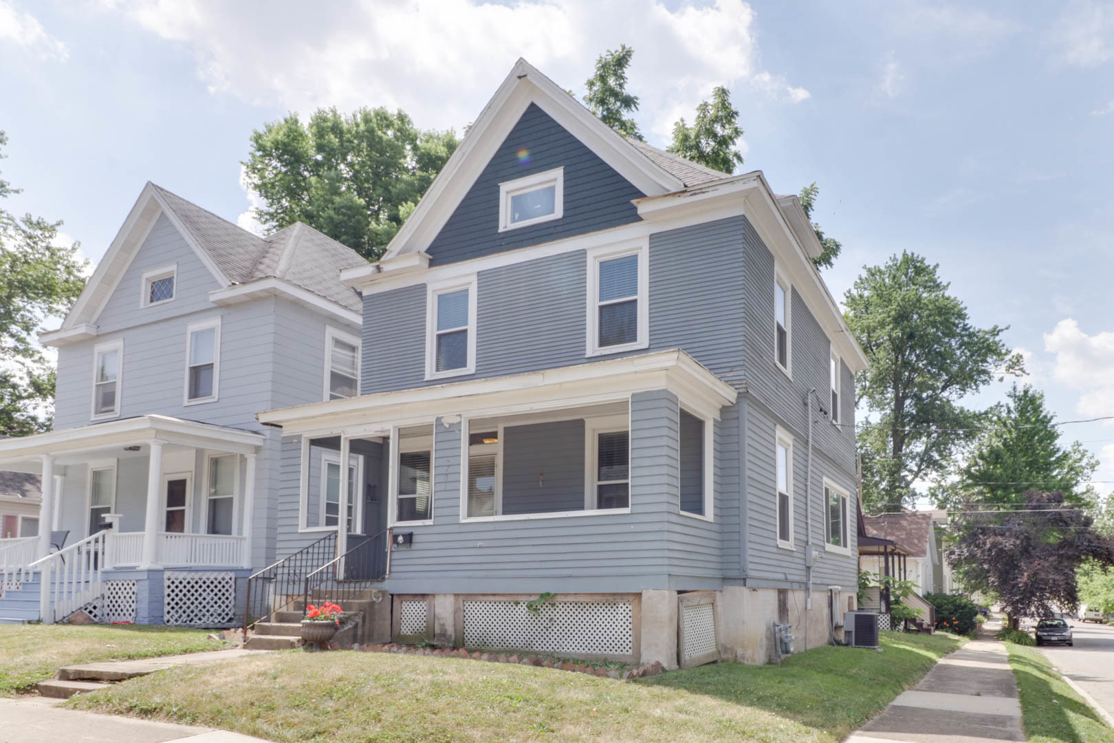 Photo 1 of 32 — 701 E Market Street, Bloomington, IL 61701