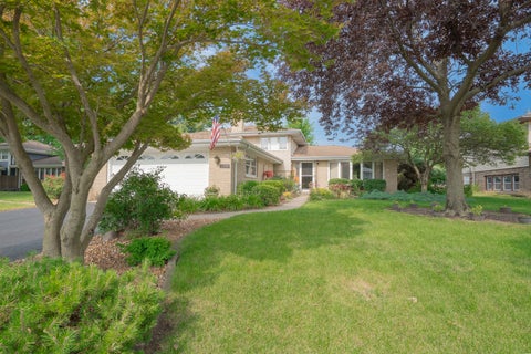 Photo of 10524 S Michael Drive, Palos Hills, IL 60465 (MLS # 12708892)