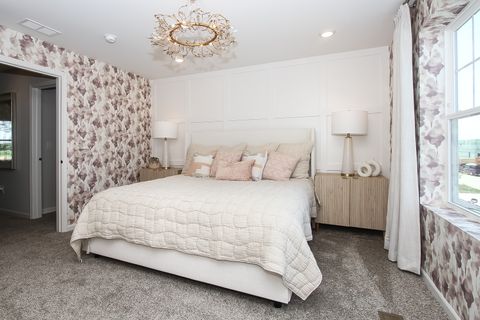 Tiny photo for 302 Kingsport Drive, South Elgin, IL 60177 (MLS # 12435640)