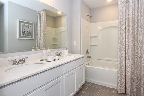 Tiny photo for 302 Kingsport Drive, South Elgin, IL 60177 (MLS # 12435640)