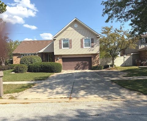 Tiny photo for 16401 Tanbark Drive, Tinley Park, IL 60477 (MLS # 12526294)