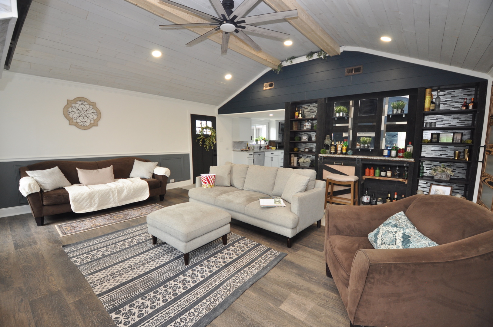 26458 W Grapevine Avenue