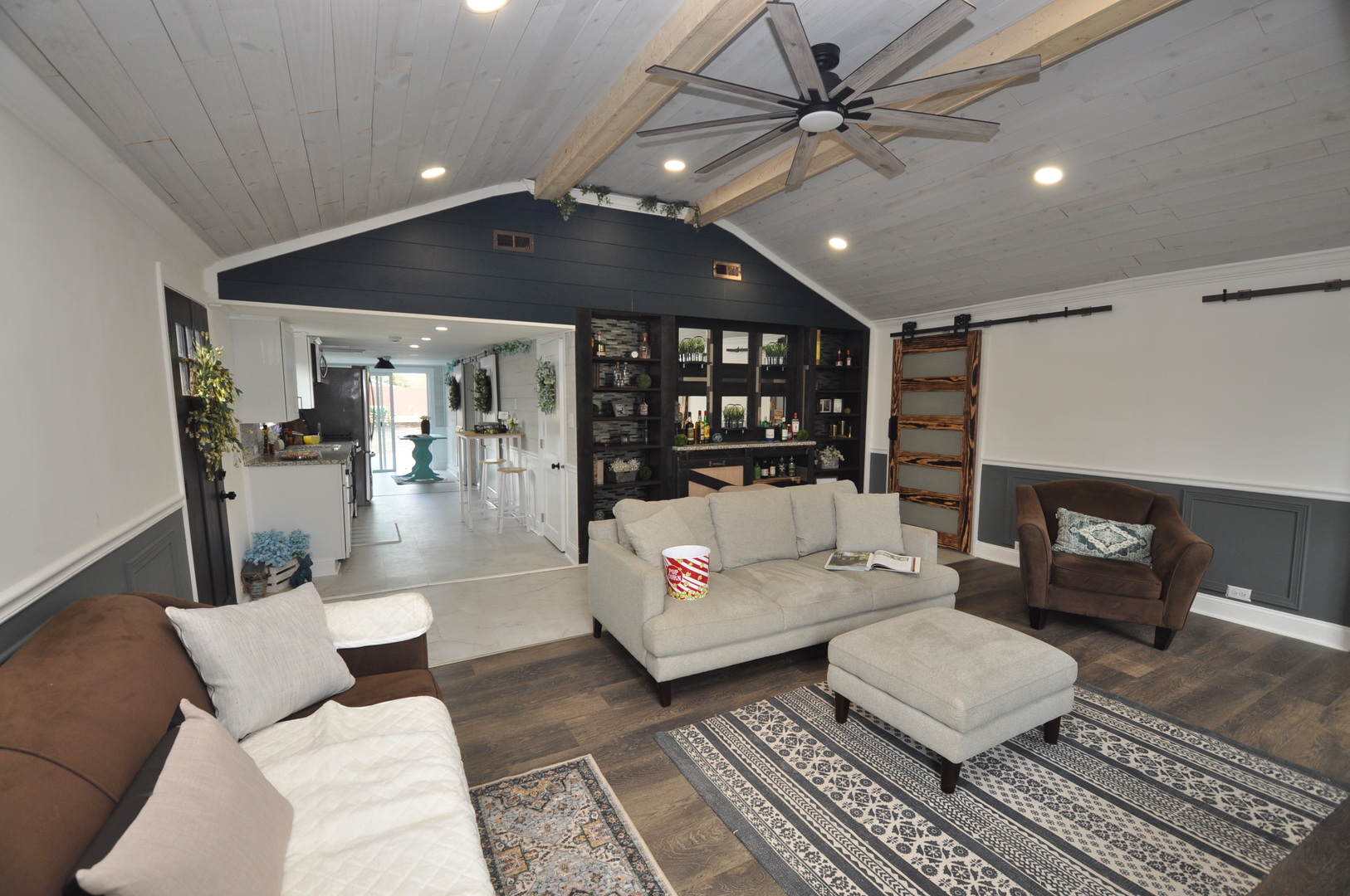 26458 W Grapevine Avenue