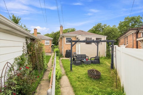 Tiny photo for 6105 N LOWELL Avenue, Chicago, IL 60646 (MLS # 12728683)