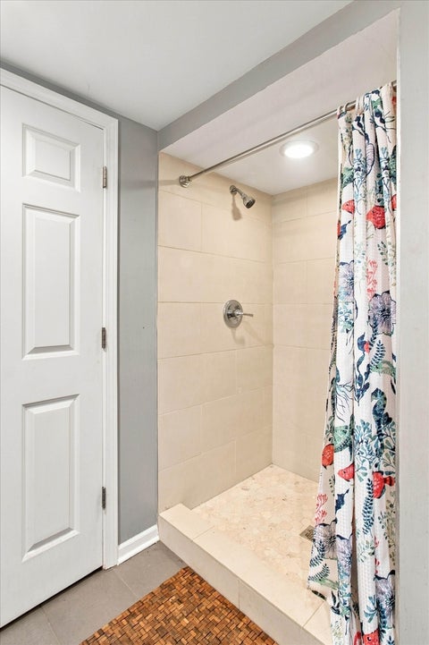 Tiny photo for 6105 N LOWELL Avenue, Chicago, IL 60646 (MLS # 12728683)