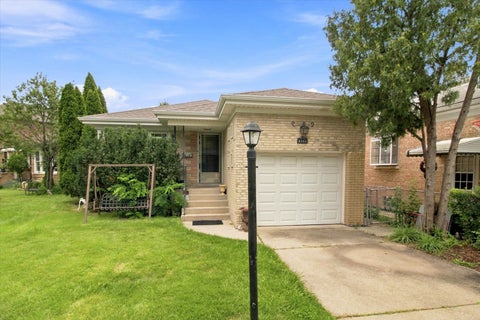 Tiny photo for 6105 N LOWELL Avenue, Chicago, IL 60646 (MLS # 12728683)