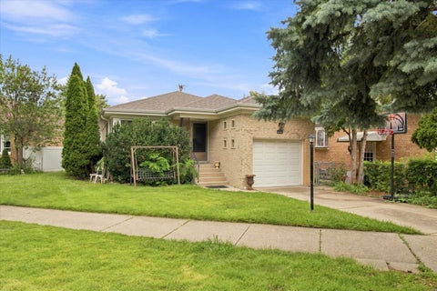 Tiny photo for 6105 N LOWELL Avenue, Chicago, IL 60646 (MLS # 12728683)