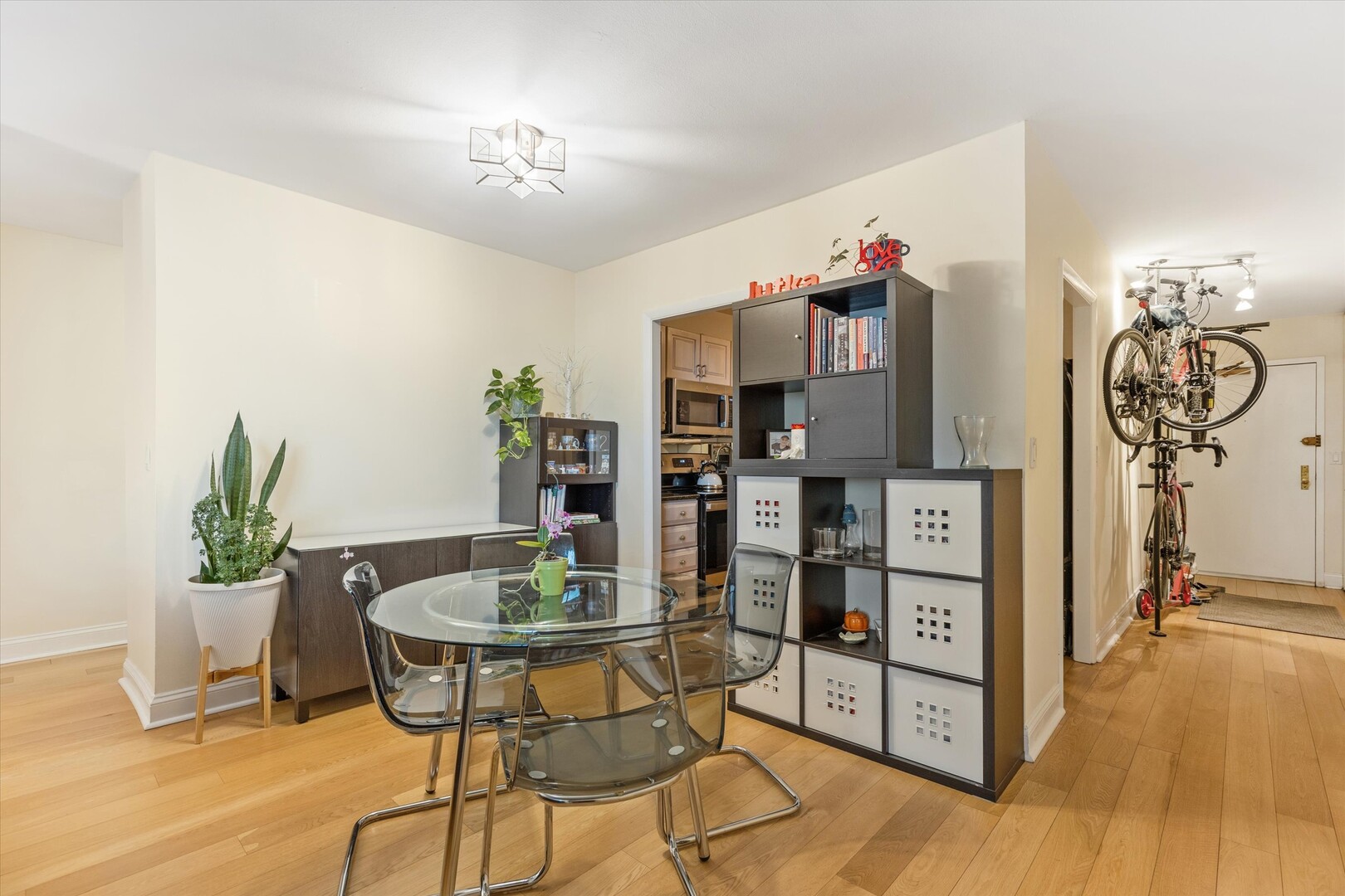 1850 N Clark Street 2909