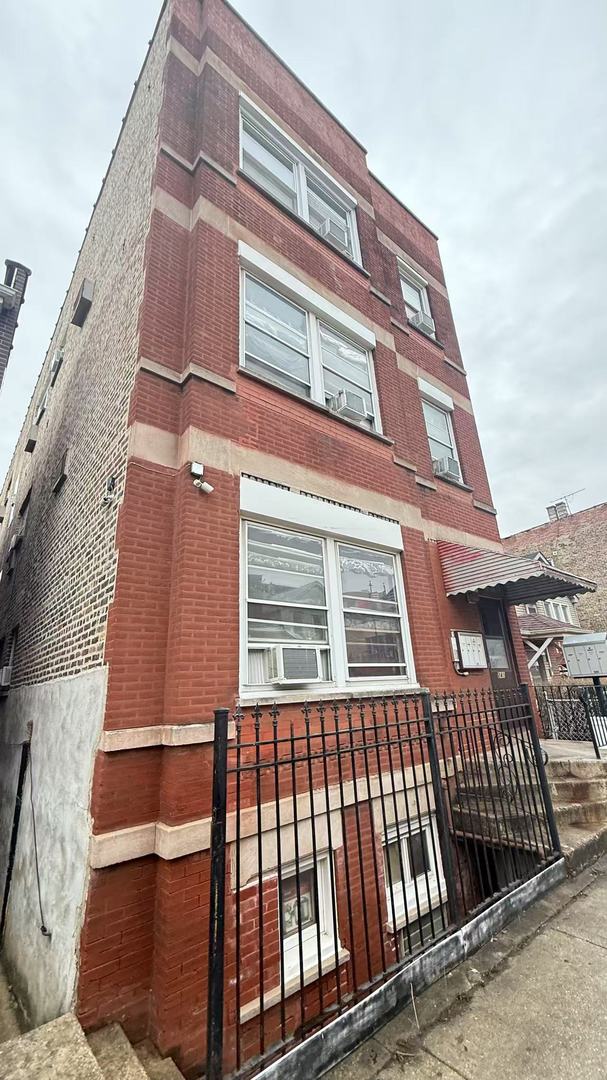 241 W 22nd Place