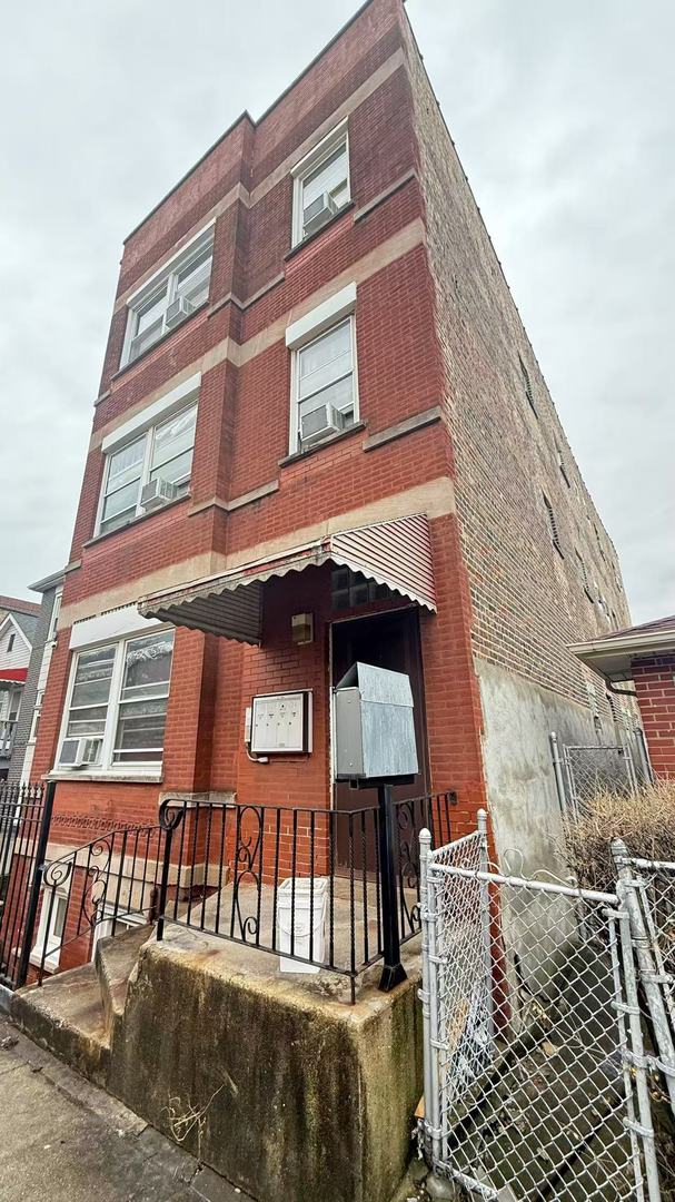 241 W 22nd Place