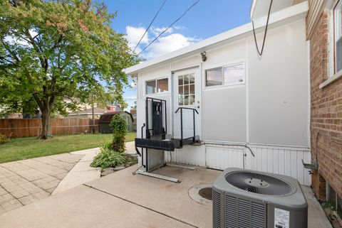 Tiny photo for 10041 S Saint Louis Avenue, Evergreen Park, IL 60805 (MLS # 12484811)