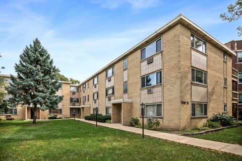 Photo of 7019 N Ridge Boulevard #3A, Chicago, IL 60645 (MLS # 12500018)