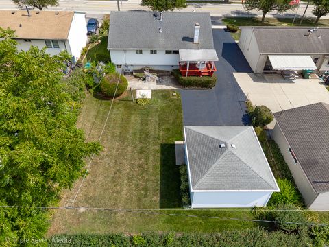 Tiny photo for 52 Schoenbeck Road, Wheeling, IL 60090 (MLS # 12464498)