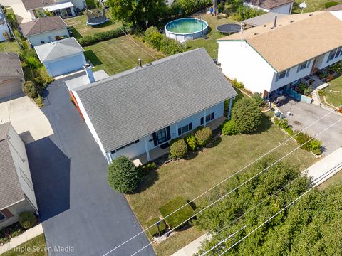 Tiny photo for 52 Schoenbeck Road, Wheeling, IL 60090 (MLS # 12464498)