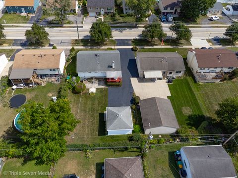 Tiny photo for 52 Schoenbeck Road, Wheeling, IL 60090 (MLS # 12464498)