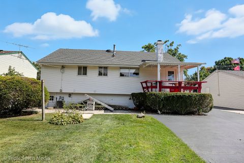 Tiny photo for 52 Schoenbeck Road, Wheeling, IL 60090 (MLS # 12464498)