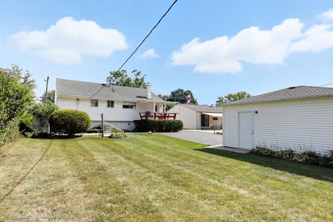 Tiny photo for 52 Schoenbeck Road, Wheeling, IL 60090 (MLS # 12464498)