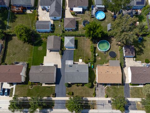 Tiny photo for 52 Schoenbeck Road, Wheeling, IL 60090 (MLS # 12464498)