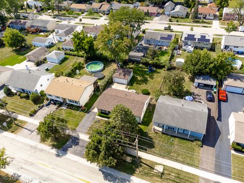 Tiny photo for 52 Schoenbeck Road, Wheeling, IL 60090 (MLS # 12464498)