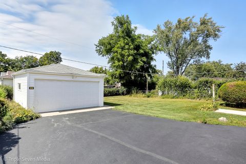 Tiny photo for 52 Schoenbeck Road, Wheeling, IL 60090 (MLS # 12464498)