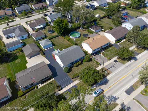 Tiny photo for 52 Schoenbeck Road, Wheeling, IL 60090 (MLS # 12464498)