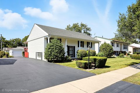 Tiny photo for 52 Schoenbeck Road, Wheeling, IL 60090 (MLS # 12464498)