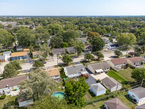 Tiny photo for 52 Schoenbeck Road, Wheeling, IL 60090 (MLS # 12464498)