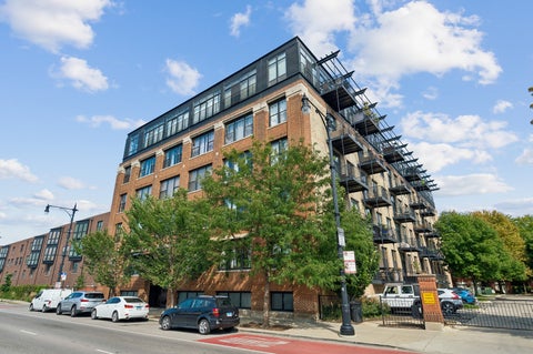 Photo of 2911 N Western Avenue #111, Chicago, IL 60618 (MLS # 12762986)