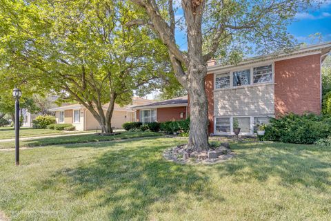 Tiny photo for 15354 Dobson Avenue, South Holland, IL 60473 (MLS # 12450538)