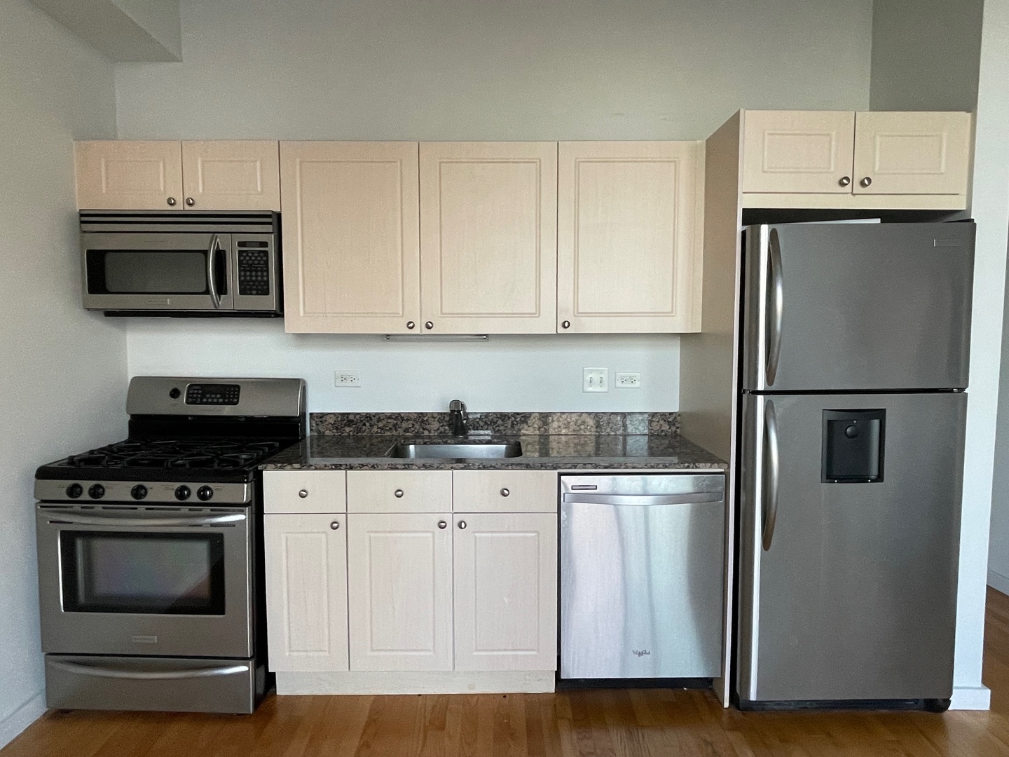 1620 S Michigan Avenue 813