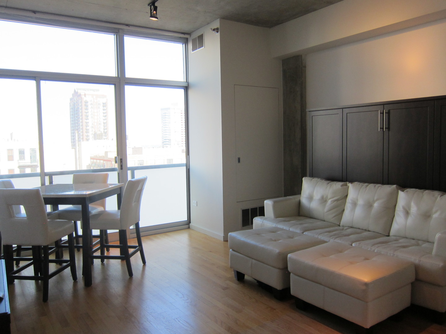 1620 S Michigan Avenue 813