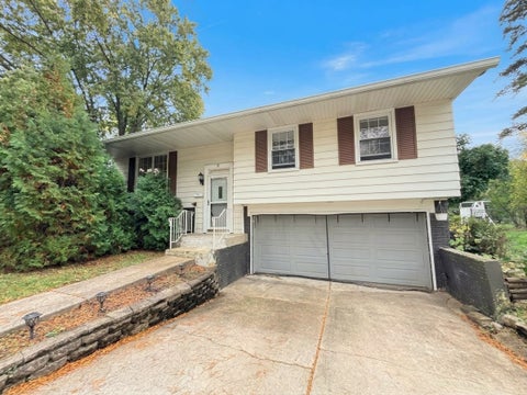 Tiny photo for 9 Greenwood Court S, Buffalo Grove, IL 60089 (MLS # 12786249)