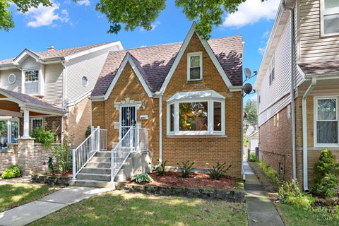 Photo of 6051 N Marmora Avenue, Chicago, IL 60646 (MLS # 12762708)