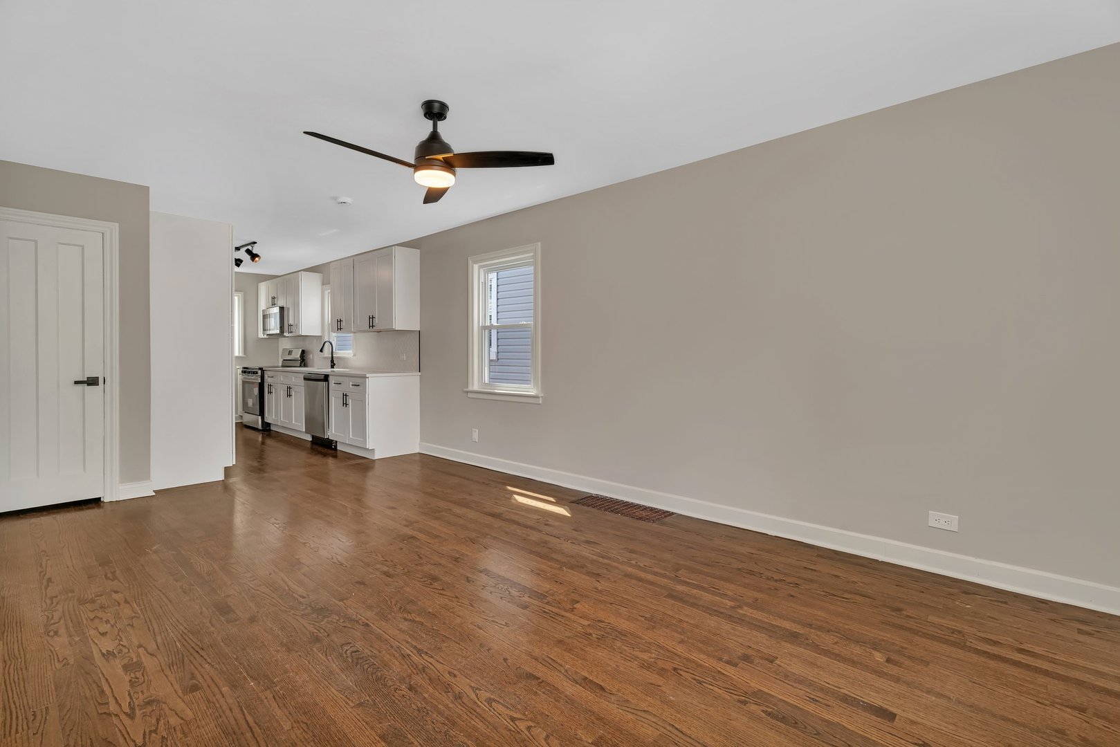 3811 N Pioneer Avenue