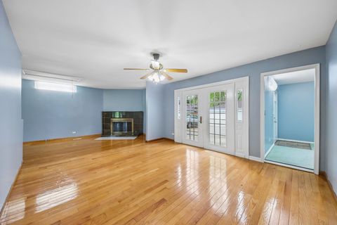 Tiny photo for 670 Lakeview Lane, Hoffman Estates, IL 60169 (MLS # 12623350)