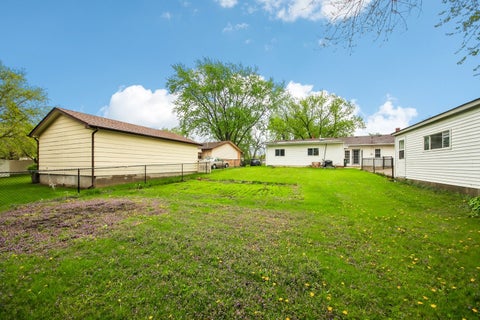 Tiny photo for 670 Lakeview Lane, Hoffman Estates, IL 60169 (MLS # 12623350)
