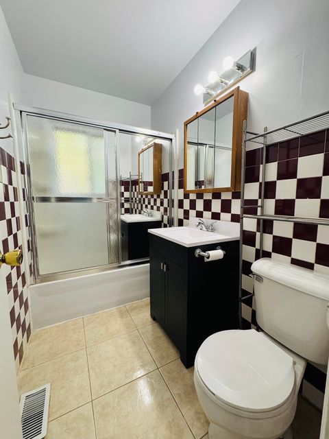 Tiny photo for 670 Lakeview Lane, Hoffman Estates, IL 60169 (MLS # 12623350)